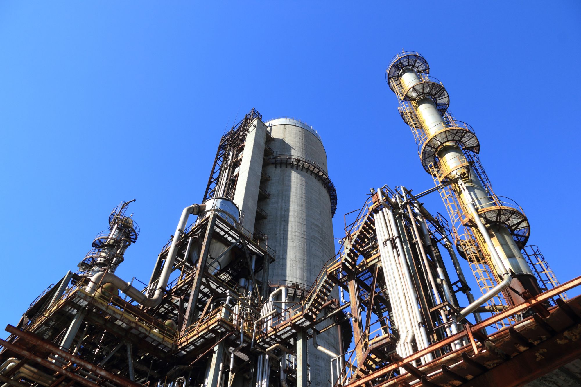 Industrial process plant towers and piping infrastructure